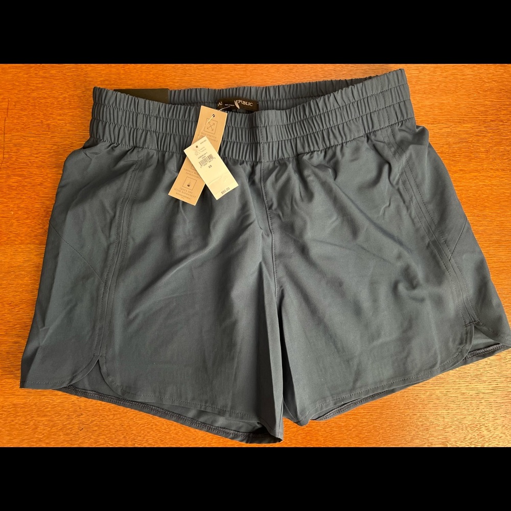 New Athletic shorts Banana Republic XS